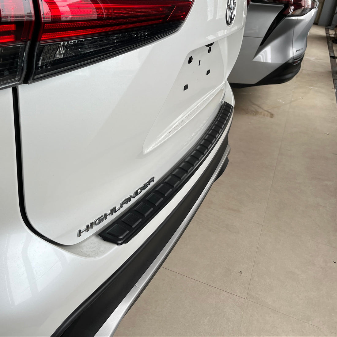 Toyota Kluger (AXU/GSU/TXU) SUV 2021+ Rear Bumper Protector / Cargo Step Panel (Resin)